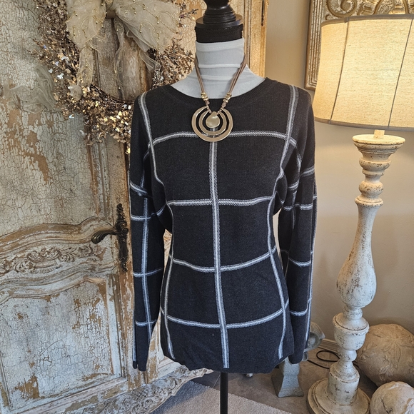 Grace Sweaters - Grace Black and White Grid Pattern Sweater